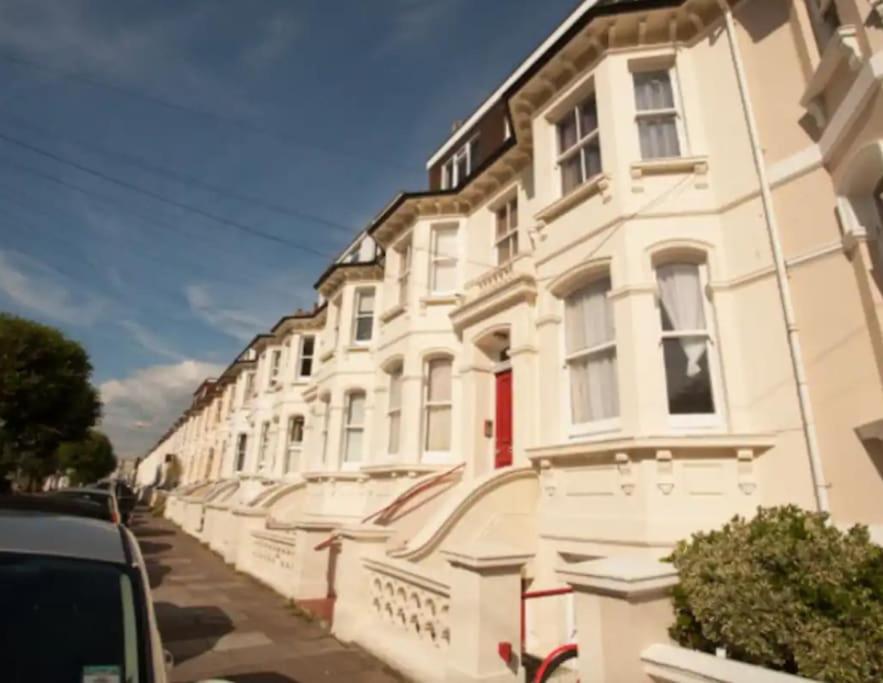 Sunny Seaside Sanctuary - Two Bedroom Apartment Brighton Exterior photo